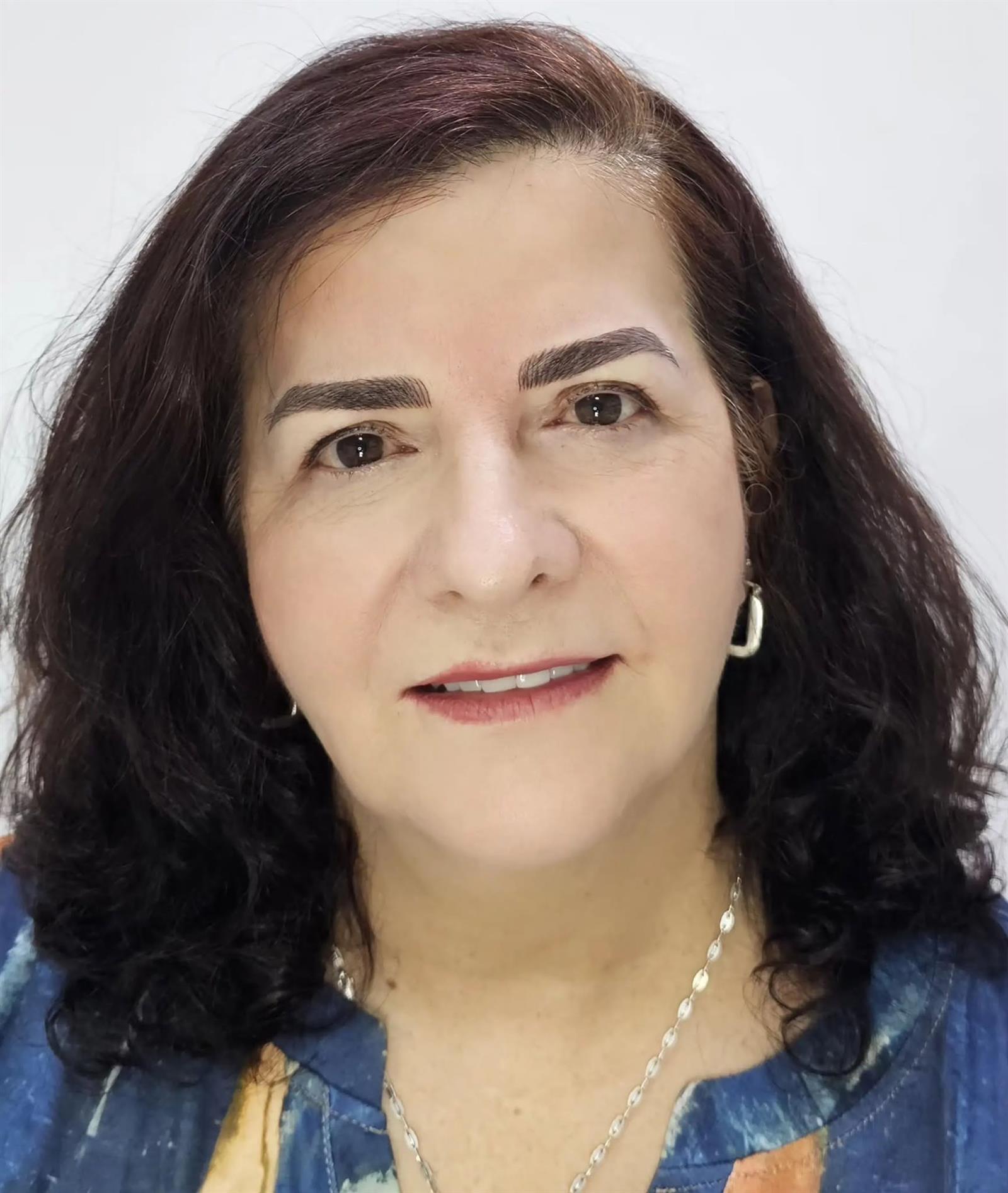 Clienta con cejas naturales